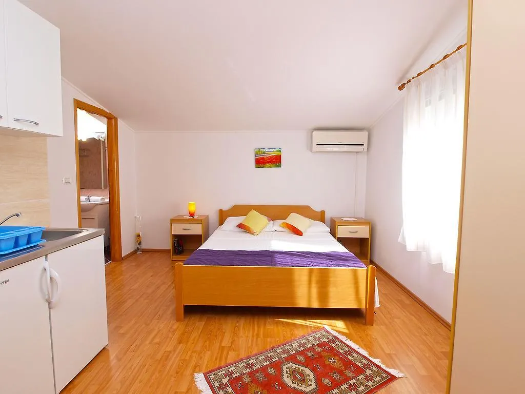 Apartments Stana 1020 Fazana