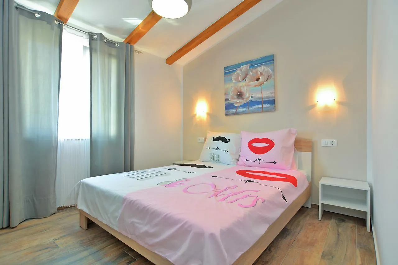 Apartments Stana 1020 Fazana Croatia
