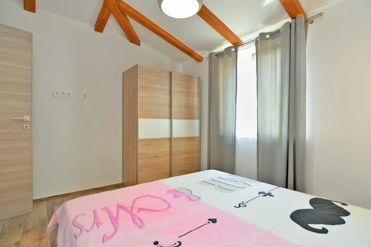 Apartments Stana 1020 Fazana Croatia